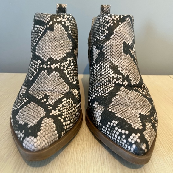 Universal Threads bootys - Picture 3 of 4